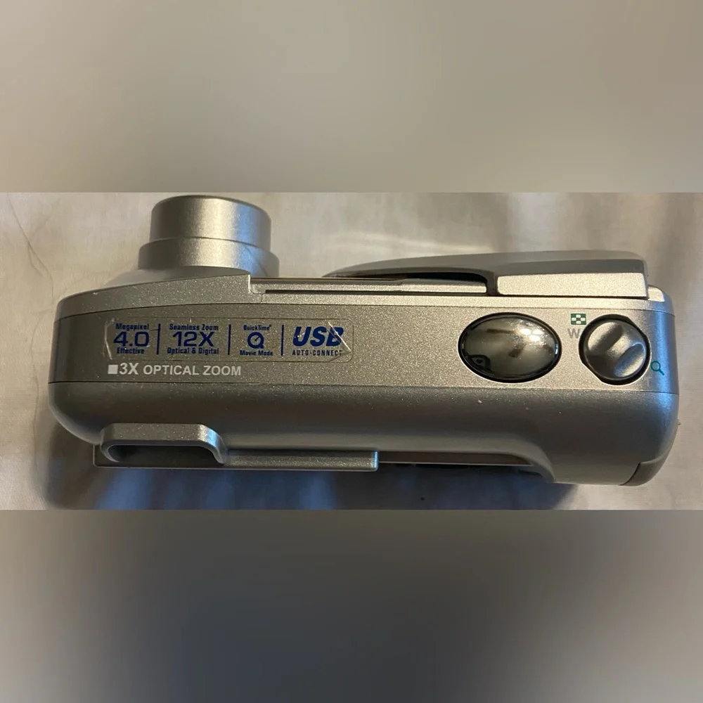 Olympus Camedia D-565 Zoom 4.0 MP Digital Camera Silver WORKS